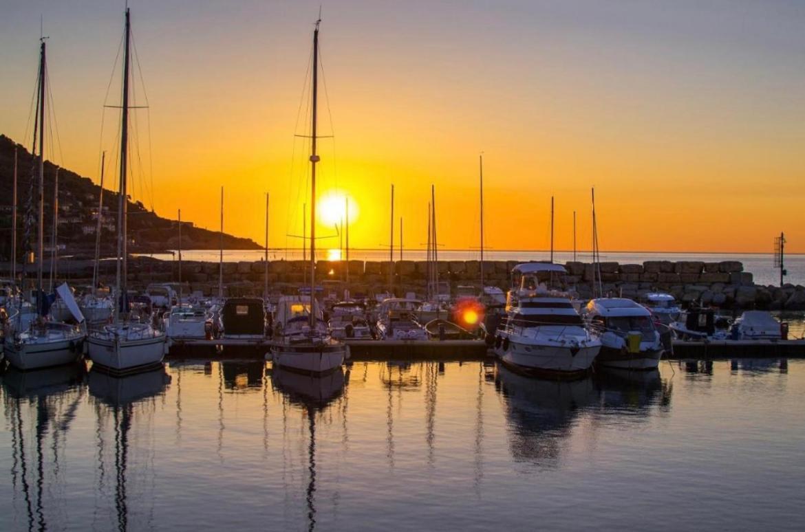 Sabrina Maison Chic Dolce Nido Sul Mare San Bartolomeo Al Mare Dış mekan fotoğraf